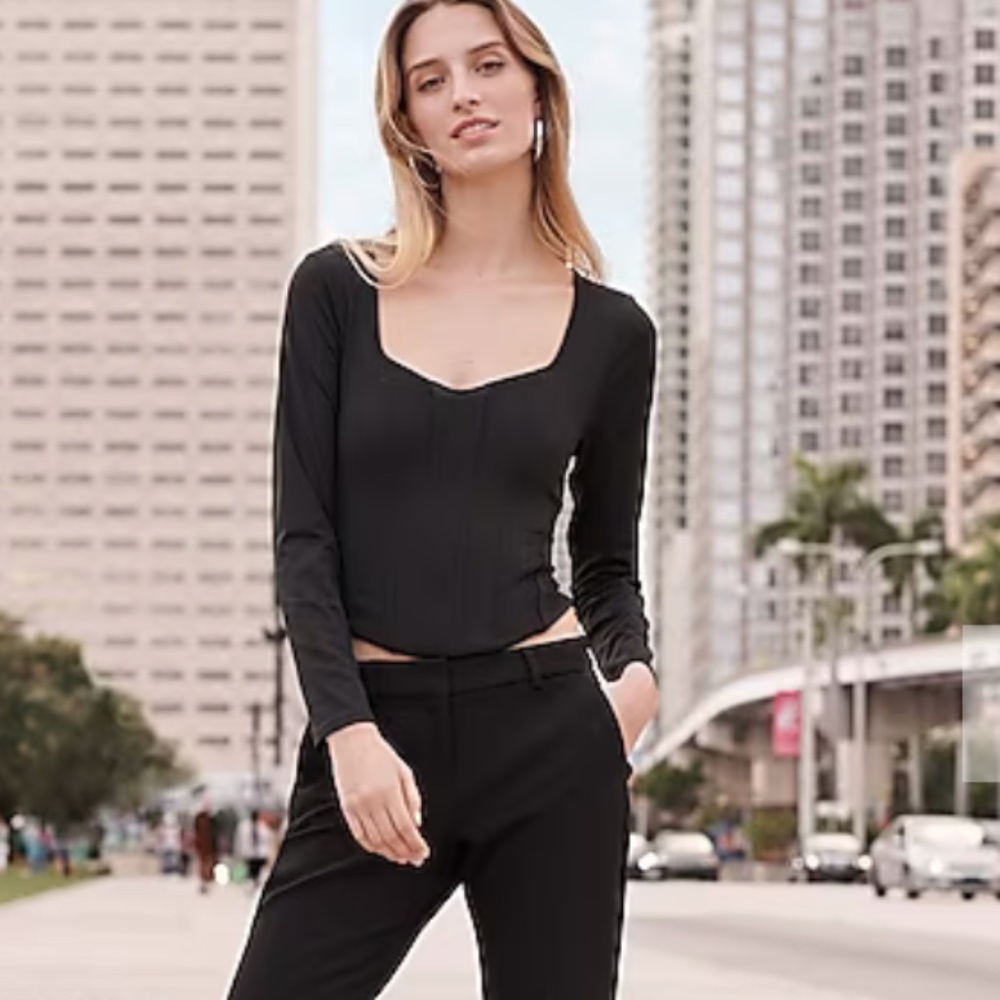 NWT Express Body contour Top